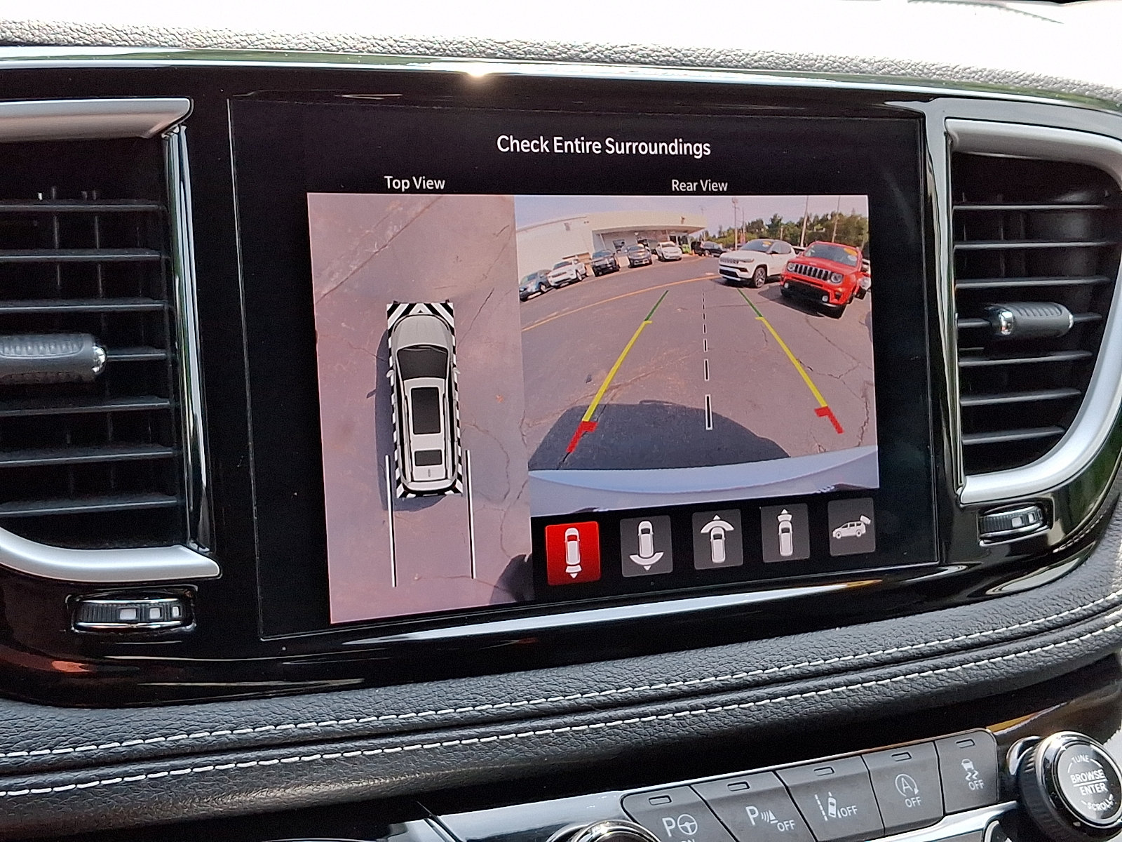 Used 2023 Chrysler Pacifica Touring-L AWD/4WD image 19