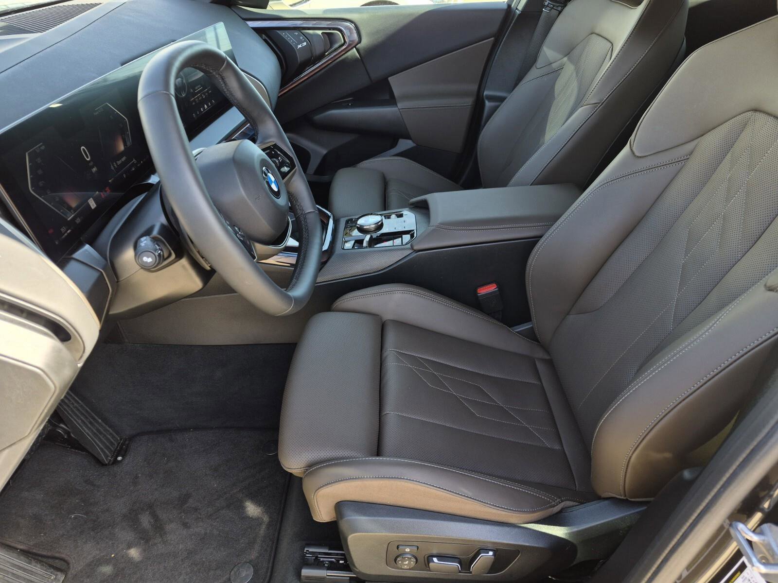 Certified 2025 BMW X3 xDrive30i w/ Premium Package image 28