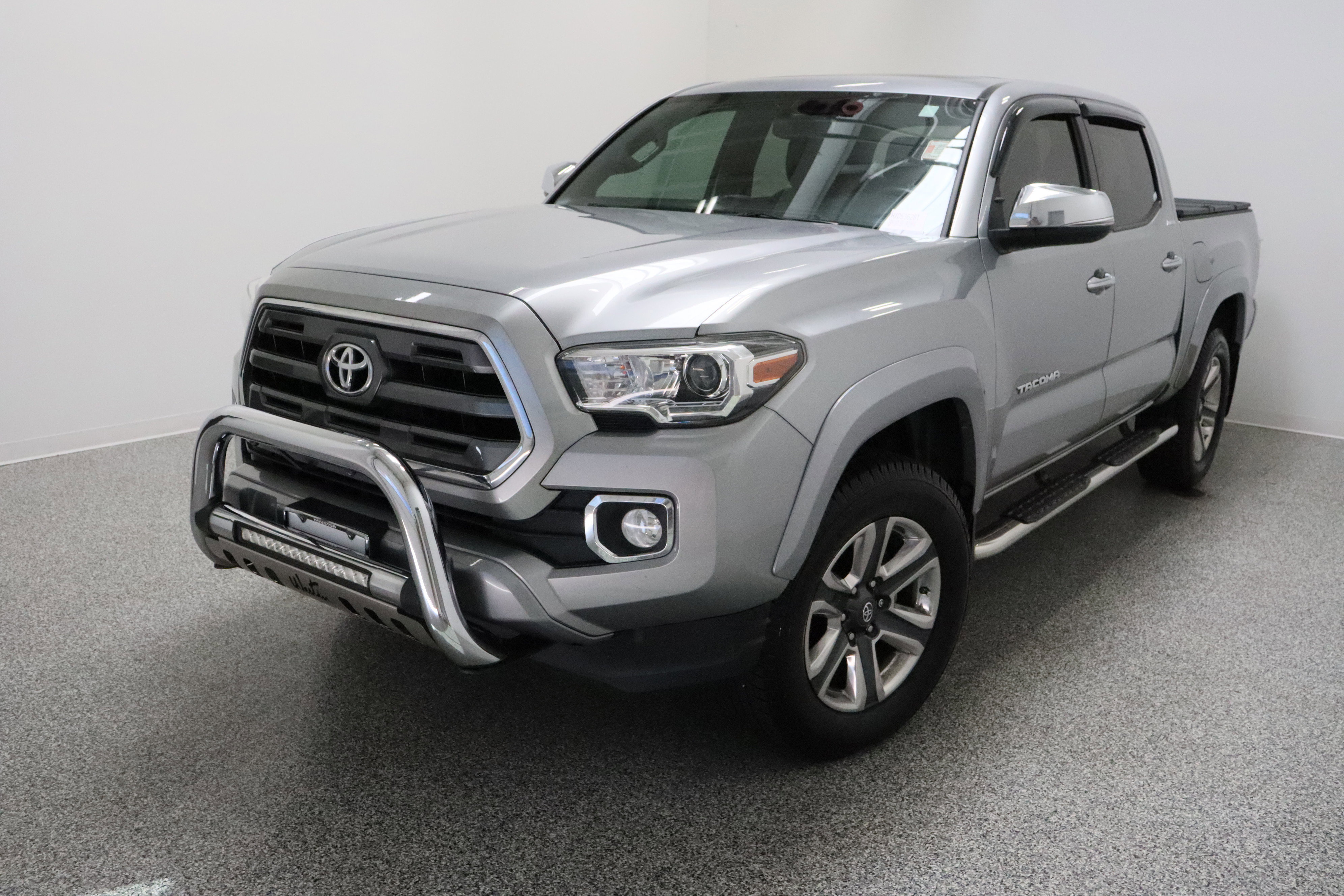 Used 2017 Toyota Tacoma Limited w/ Tow Package image 2