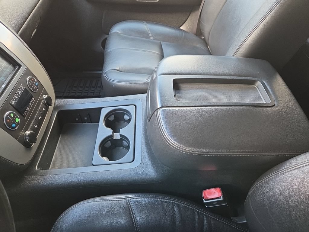 Used 2008 GMC Yukon SLT w/ SLT Preferred Equipment Group AWD/4WD image 18