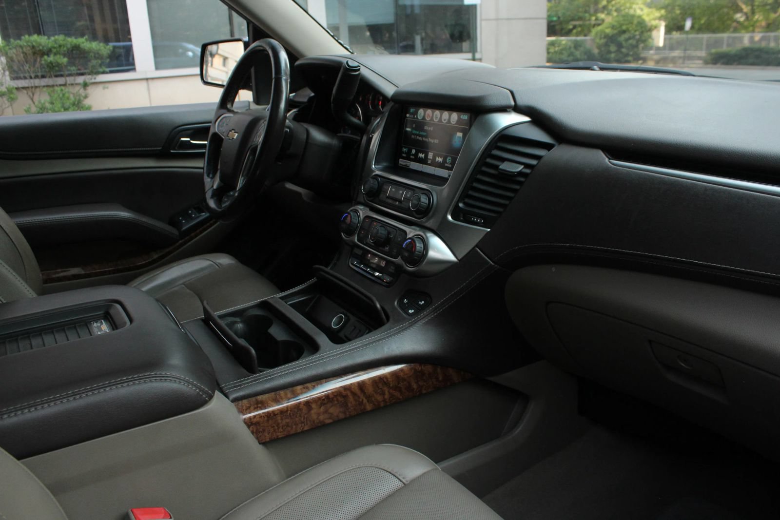 Used 2019 Chevrolet Suburban Premier AWD/4WD image 25