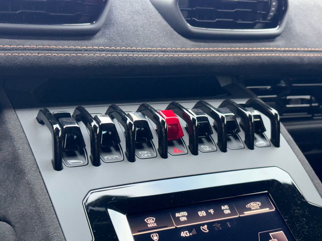 Used 2024 Lamborghini Huracan Sterrato image 18