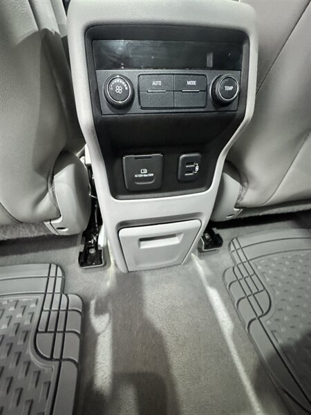 Used 2017 GMC Acadia SLT AWD/4WD image 10