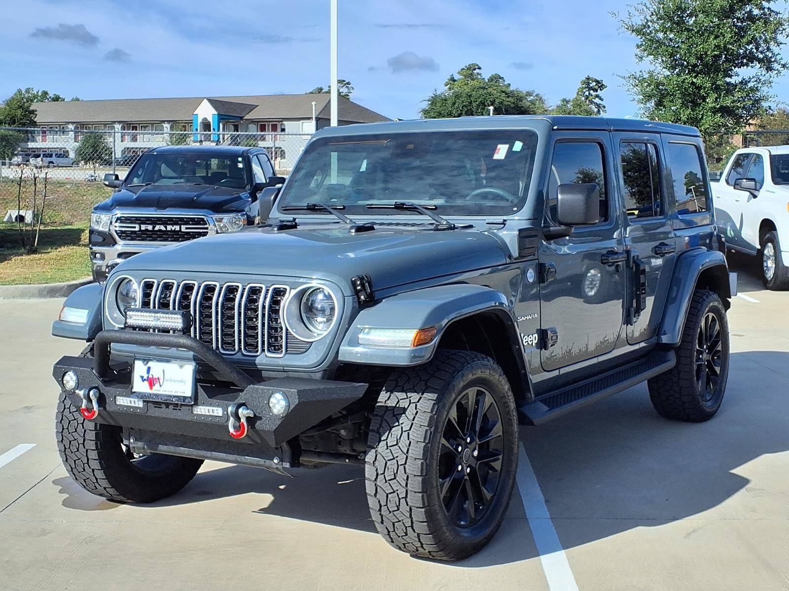 Used 2024 Jeep Wrangler Unlimited Sahara AWD/4WD image 3