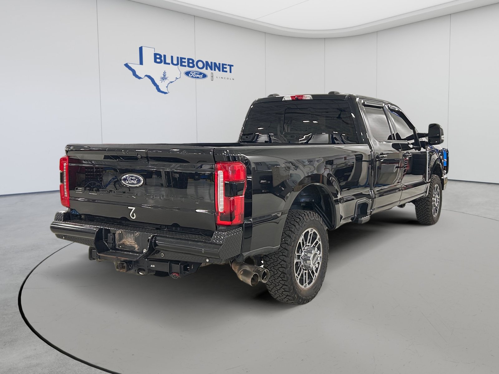 Used 2023 Ford F350 Lariat w/ FX4 Off-Road Package AWD/4WD image 5