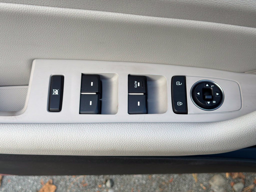 Used 2017 Hyundai Sonata Sport w/ Value Edition Package 02 FWD image 17