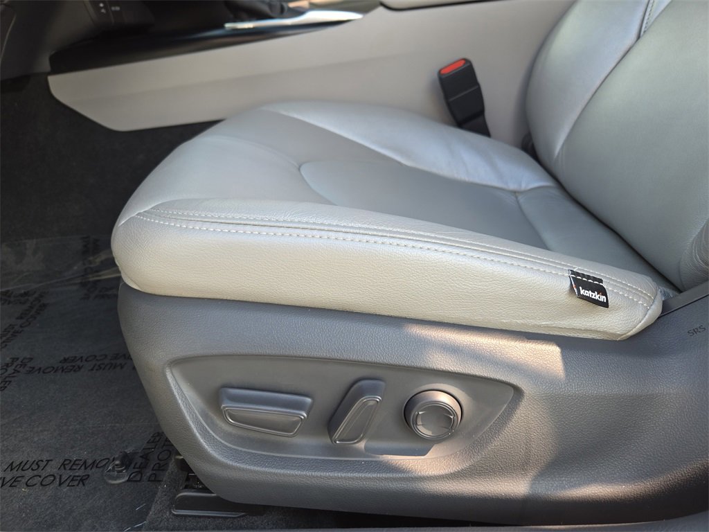 Used 2019 Toyota Camry LE w/ Convenience Package image 25