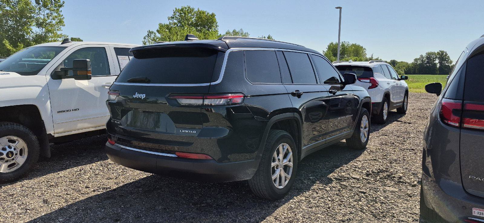 Used 2022 Jeep Grand Cherokee L Limited AWD/4WD image 3