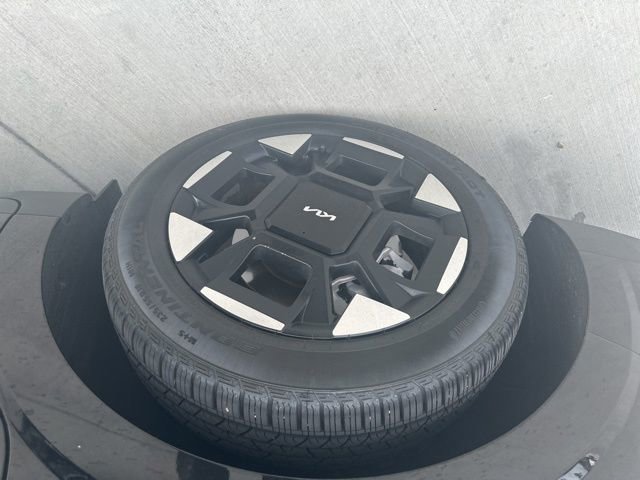 Used 2026 Kia Carnival EX image 35