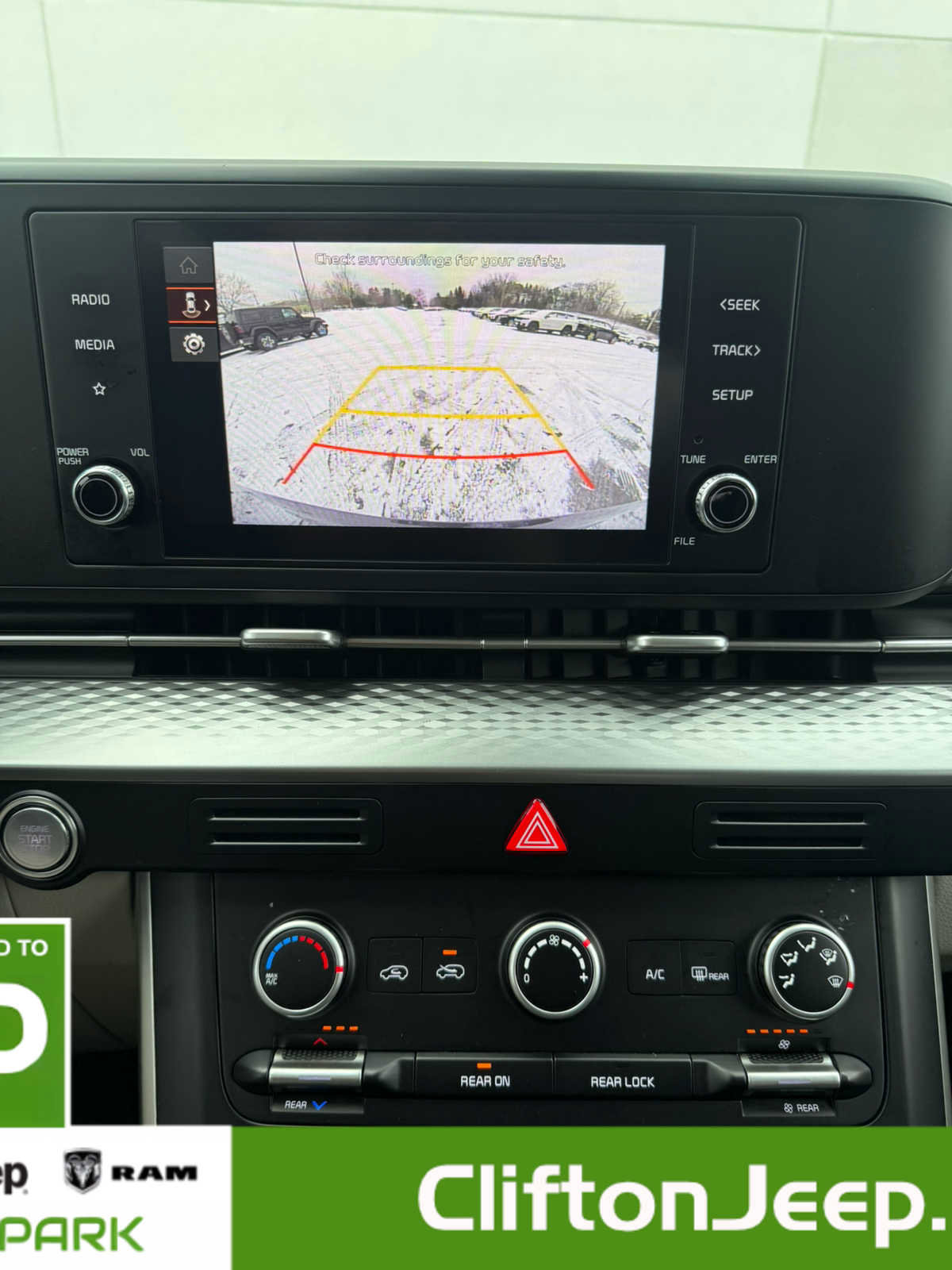 Used 2024 Kia Carnival LX image 32