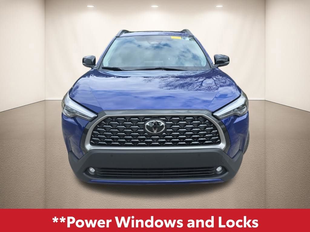 Used 2025 Toyota Corolla Cross XLE w/ Convenience Package image 12