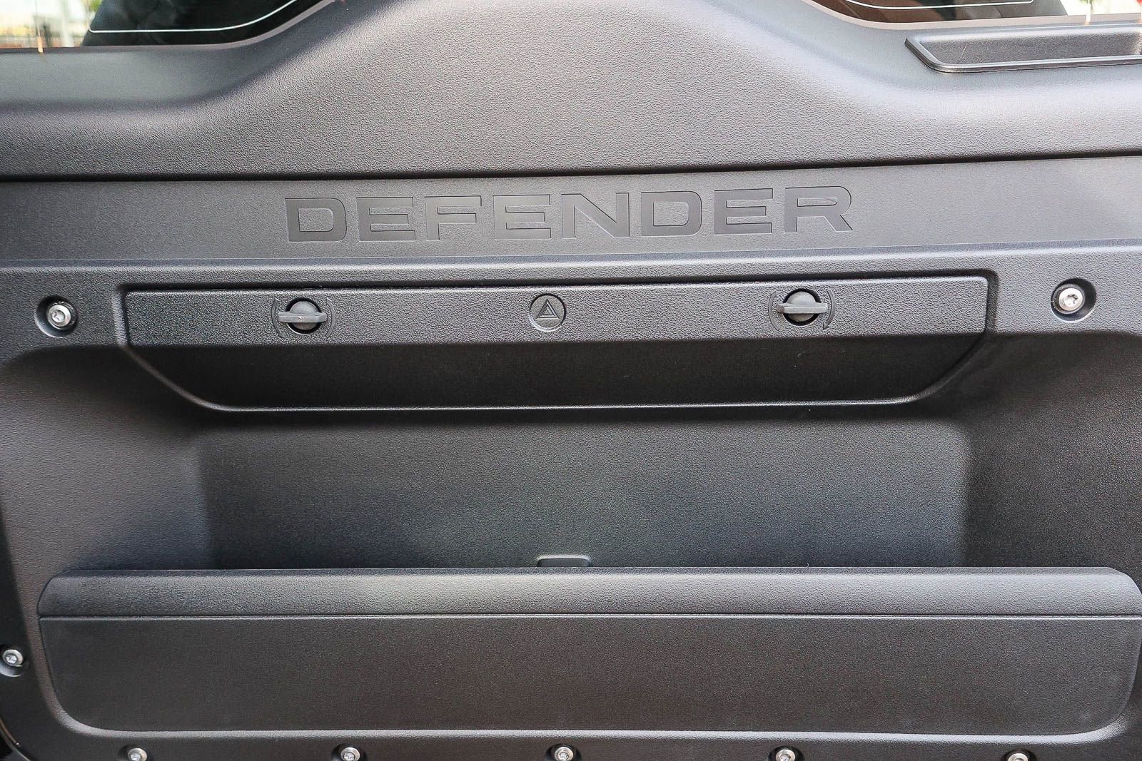 New 2026 Land Rover Defender 110 X-Dynamic SE image 28