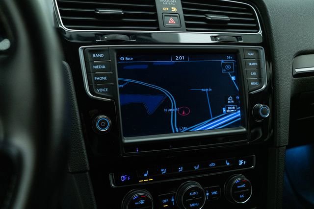 Used 2017 Volkswagen Golf R 4-Door image 27