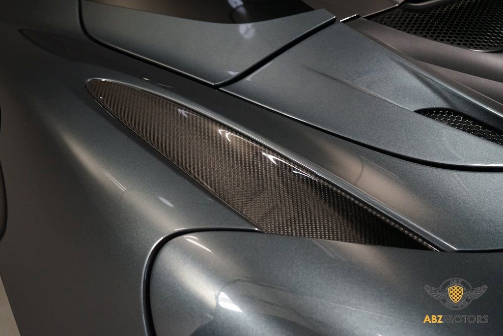 Used 2020 McLaren 720S Spider image 10