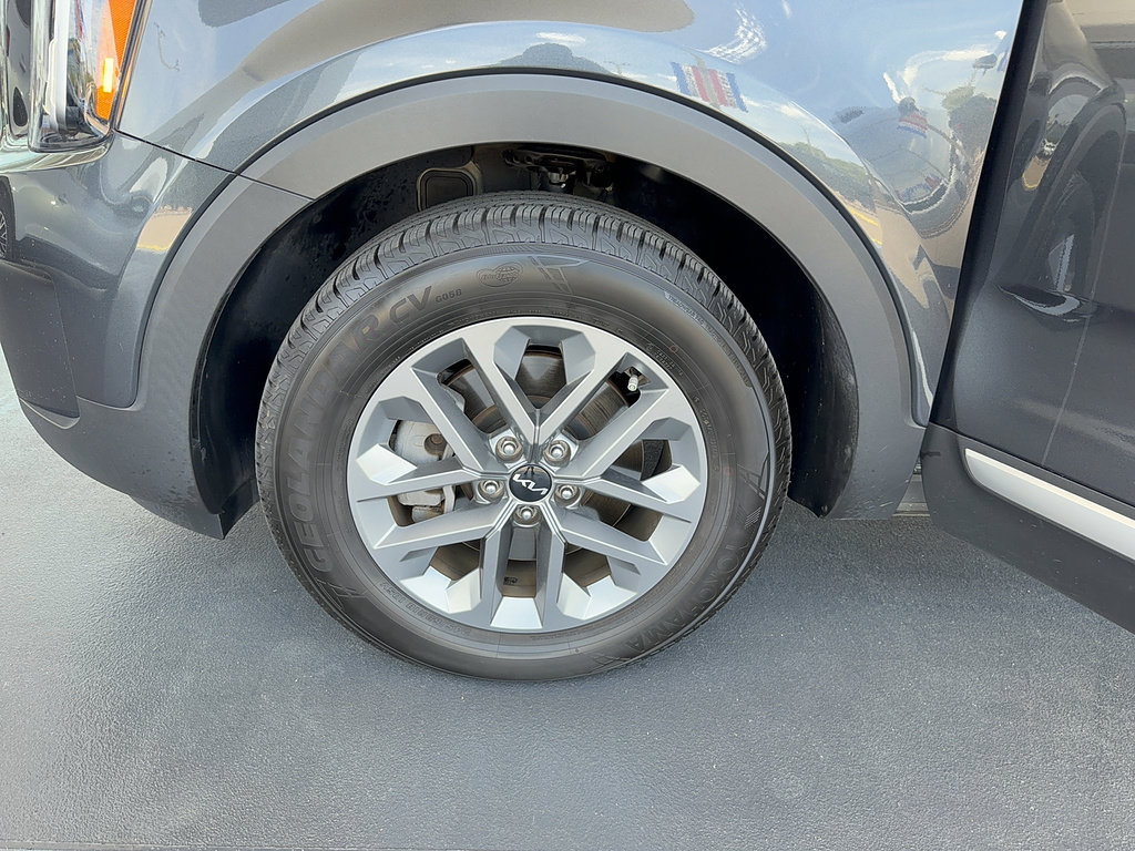 Used 2023 Kia Telluride LX FWD image 35