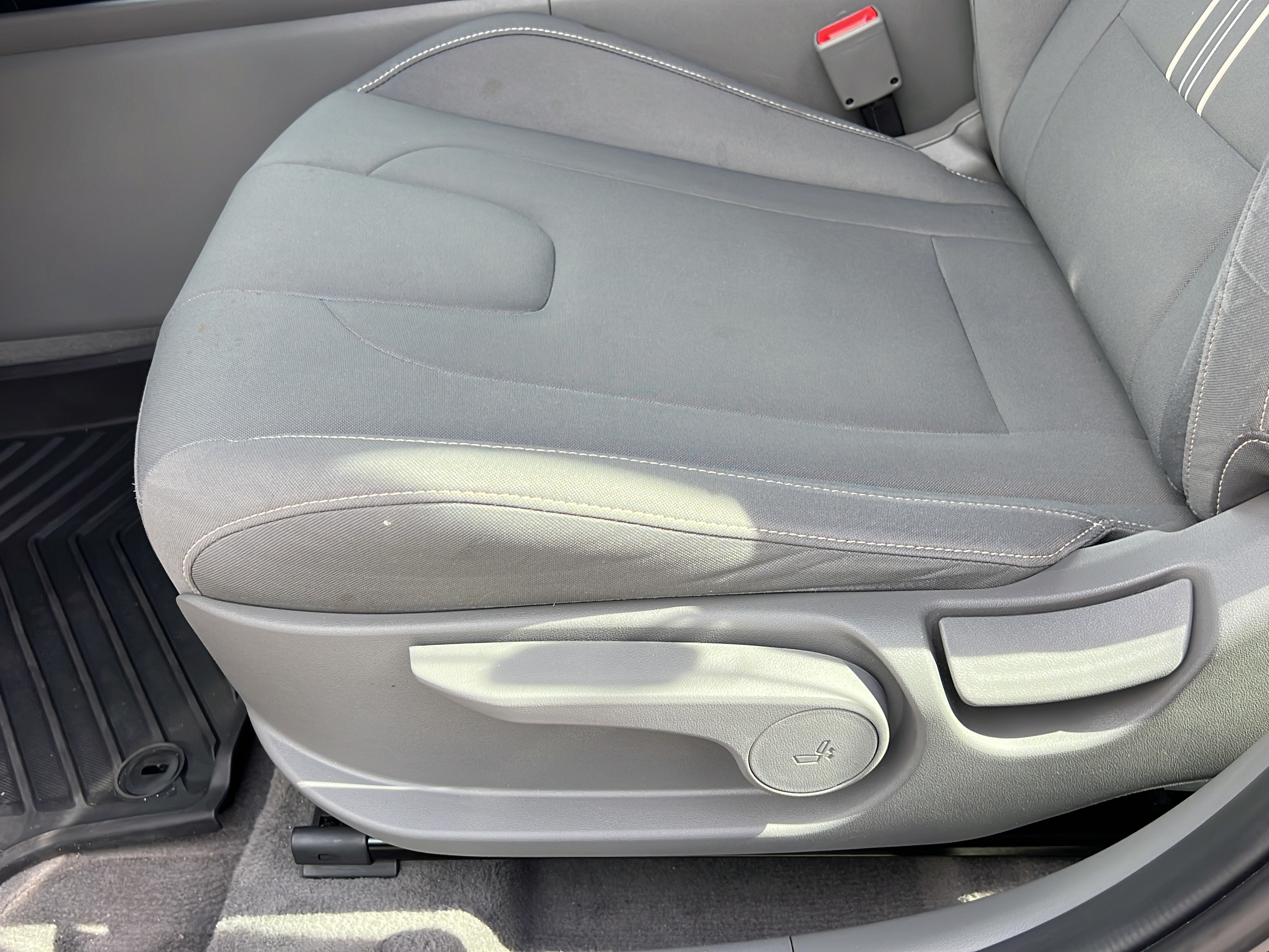 Used 2024 Hyundai Elantra SEL FWD image 14