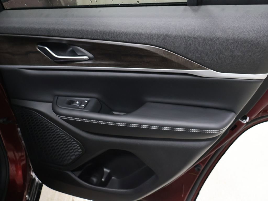 New 2026 Jeep Grand Cherokee Laredo image 17