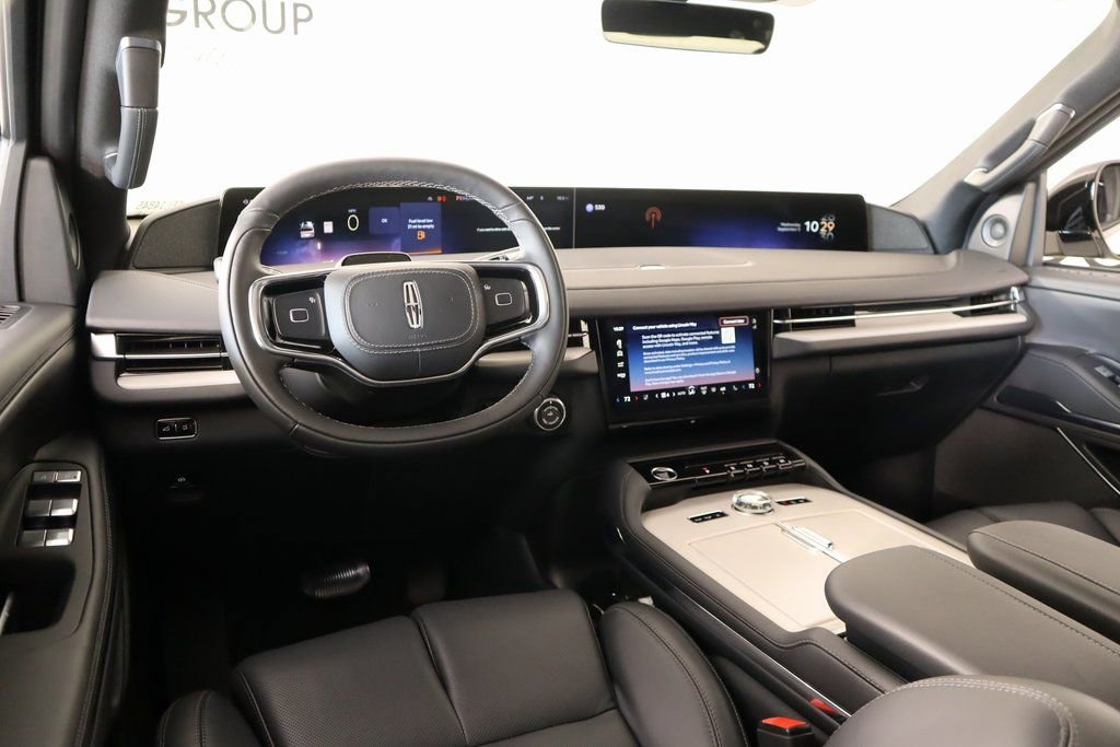 New 2025 Lincoln Navigator Reserve w/ Jet Appearance Package image 2