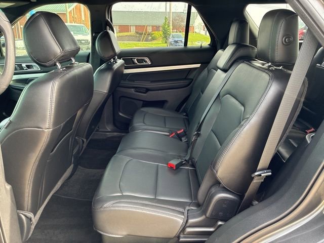 Used 2017 Ford Explorer XLT w/ Equipment Group 202A image 11