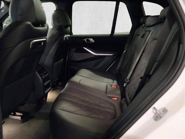 New 2026 BMW X5 xDrive50e w/ Premium Package AWD/4WD image 17