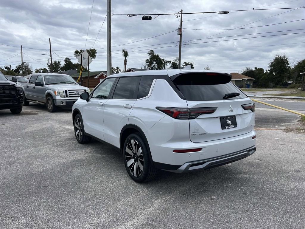 New 2026 Mitsubishi Outlander SE FWD image 3