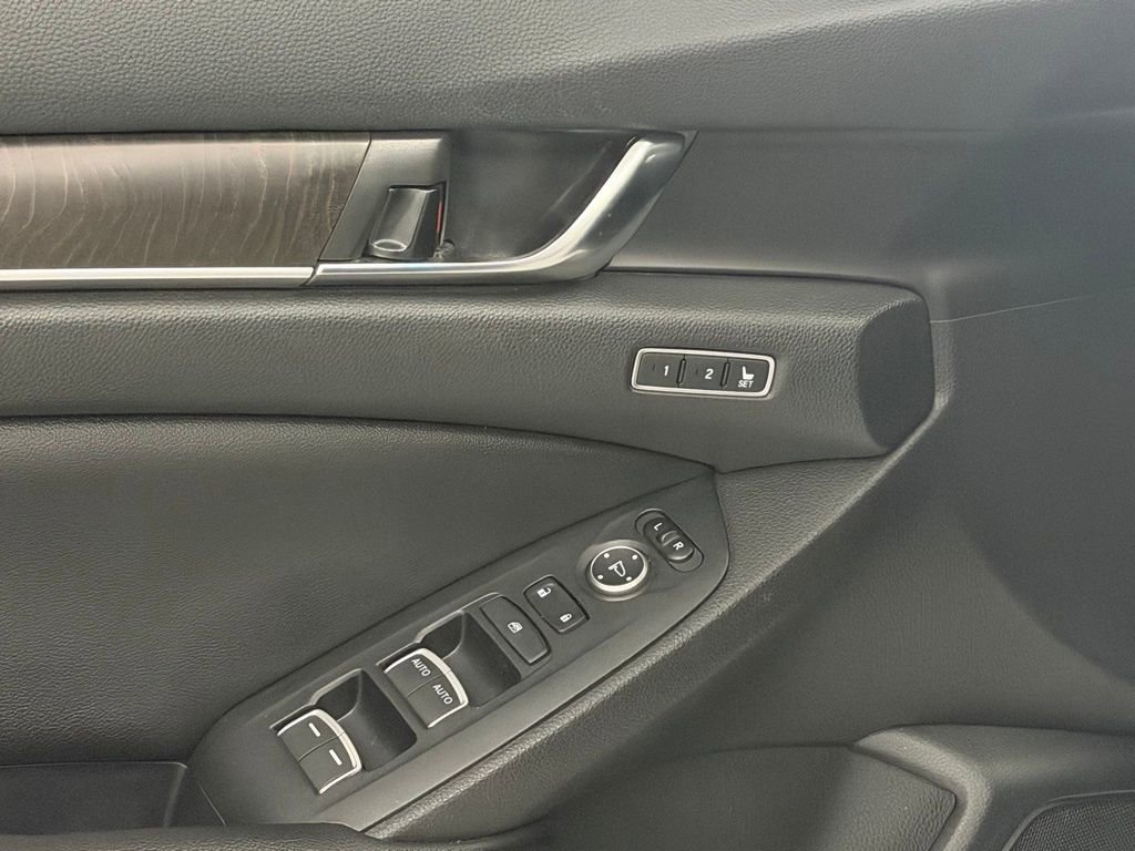 Used 2019 Honda Accord Touring image 14
