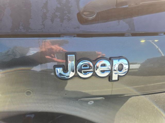 Used 2015 Jeep Cherokee Latitude w/ Cold Weather Group AWD/4WD image 21