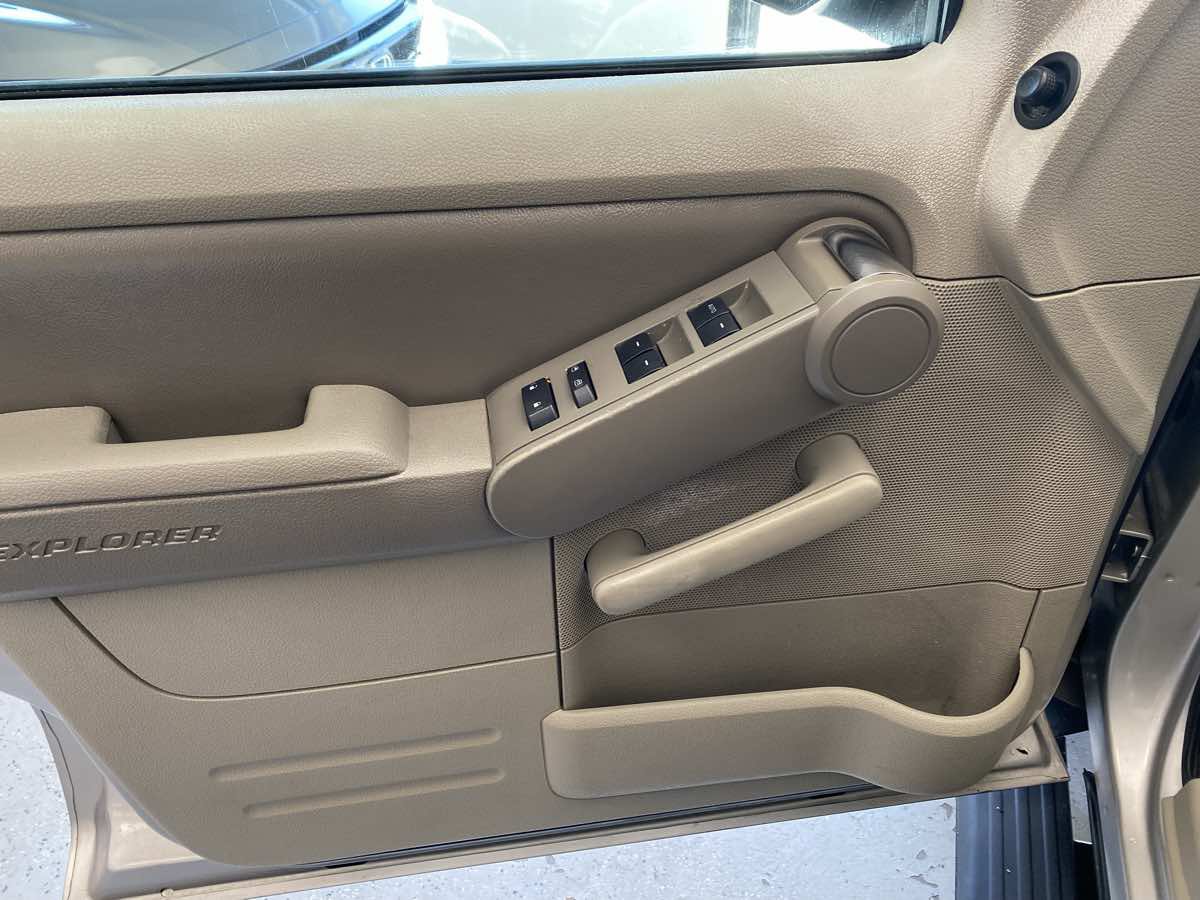 Used 2007 Ford Explorer XLT RWD image 22