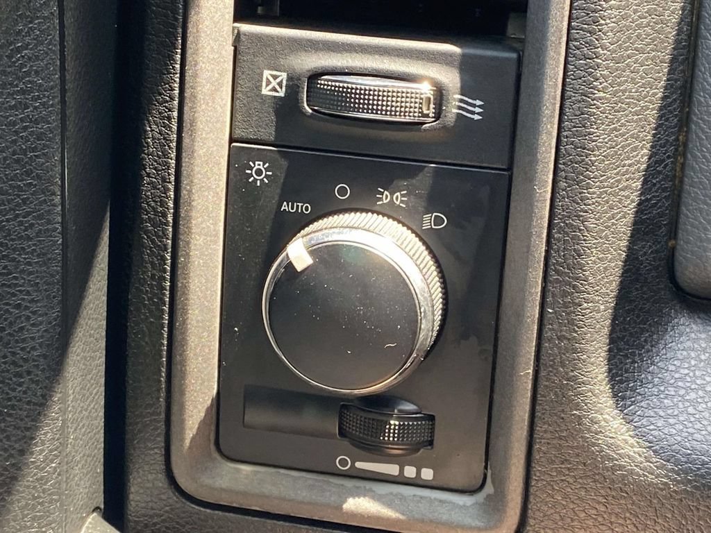 Used 2018 RAM 3500 Tradesman w/ Chrome Appearance Group RWD image 30
