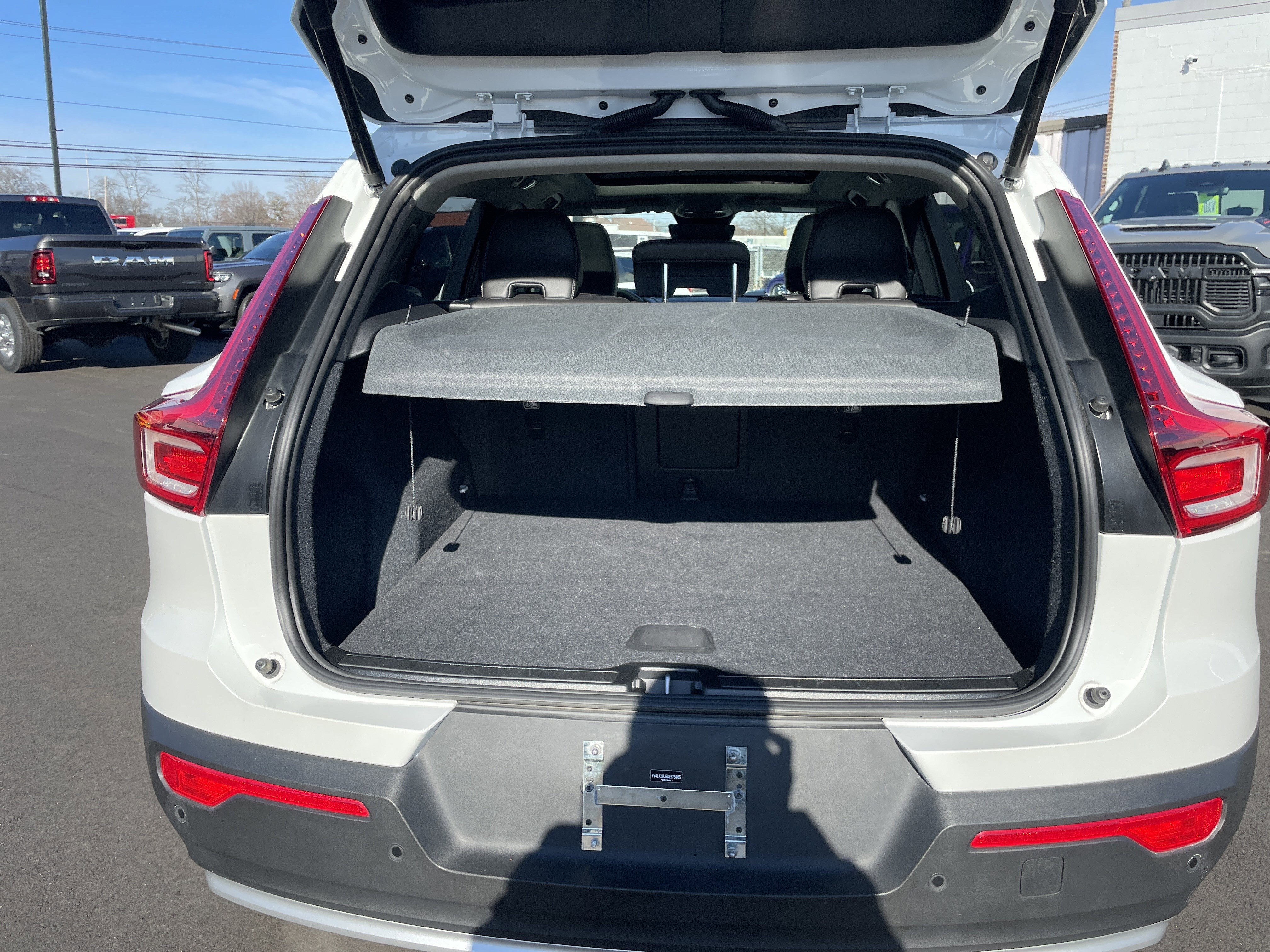 Used 2025 Volvo XC40 B5 Core image 26