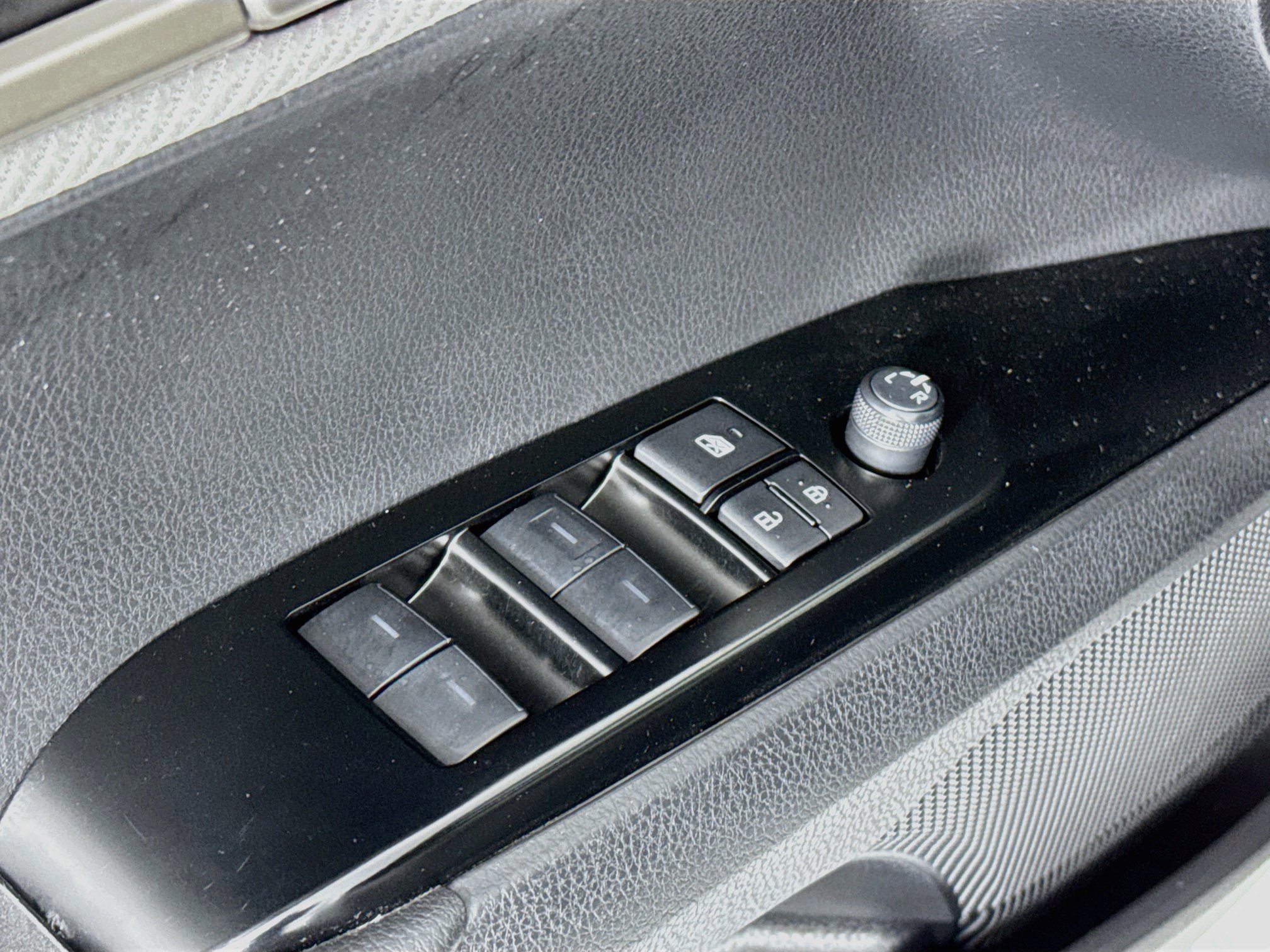 Used 2025 Toyota Camry SE AWD/4WD image 17