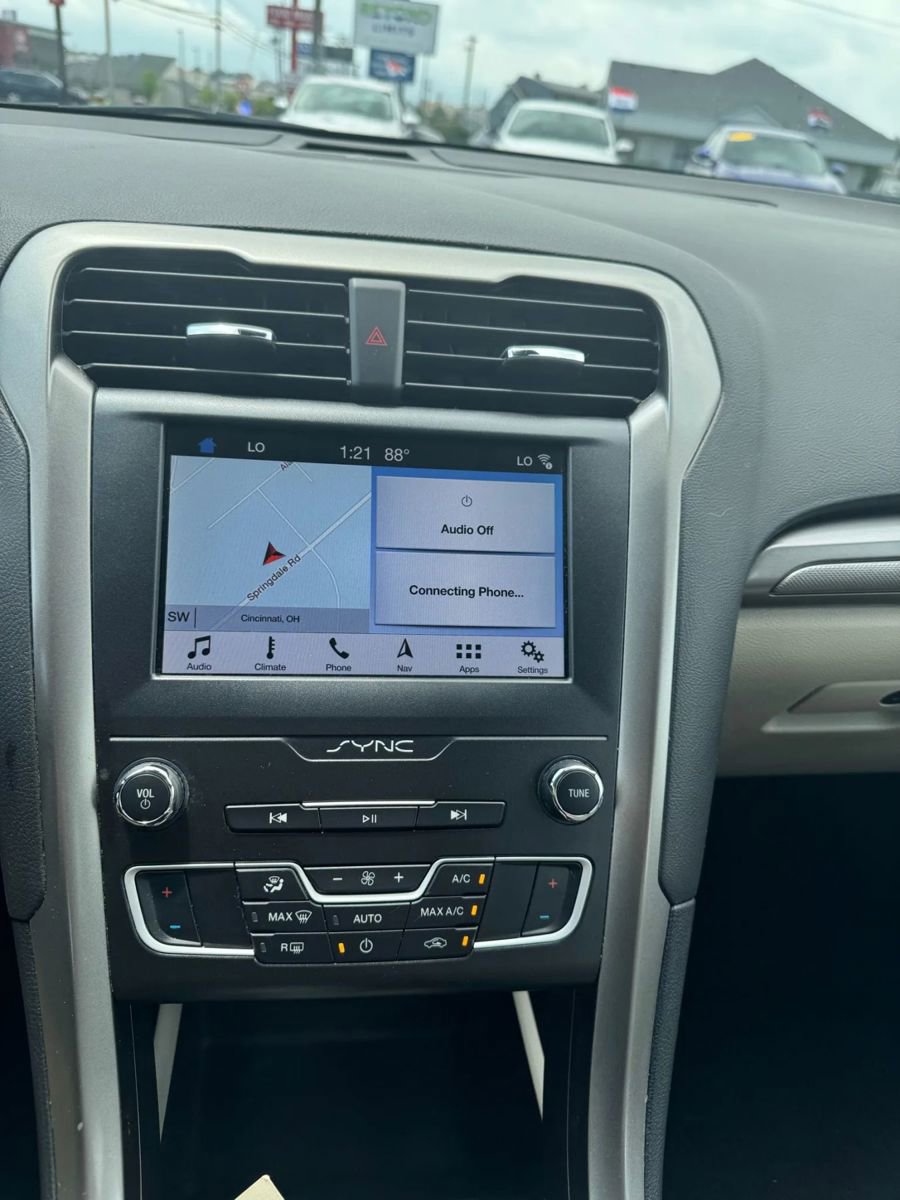 Used 2019 Ford Fusion SE image 11