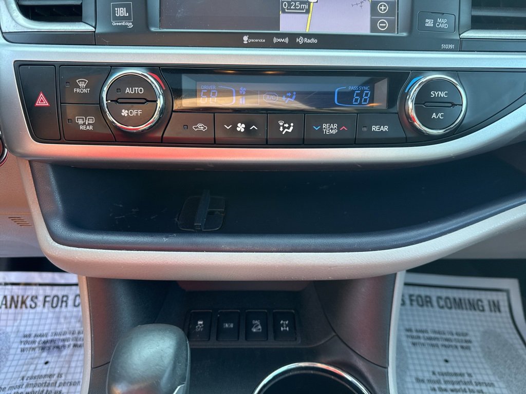 Used 2019 Toyota Highlander Limited image 21