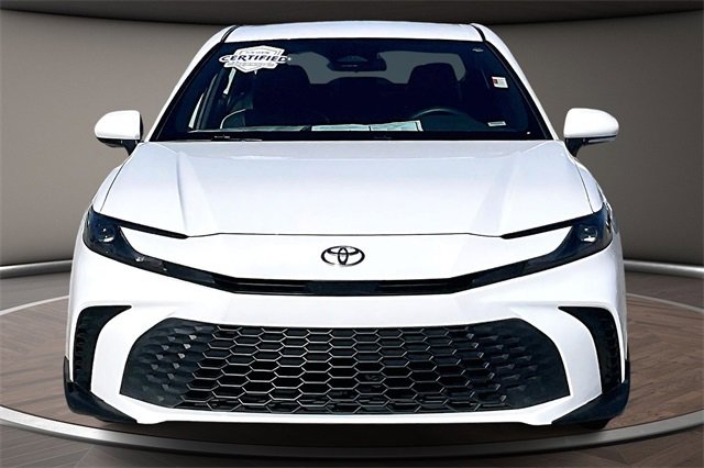Used 2025 Toyota Camry SE image 3