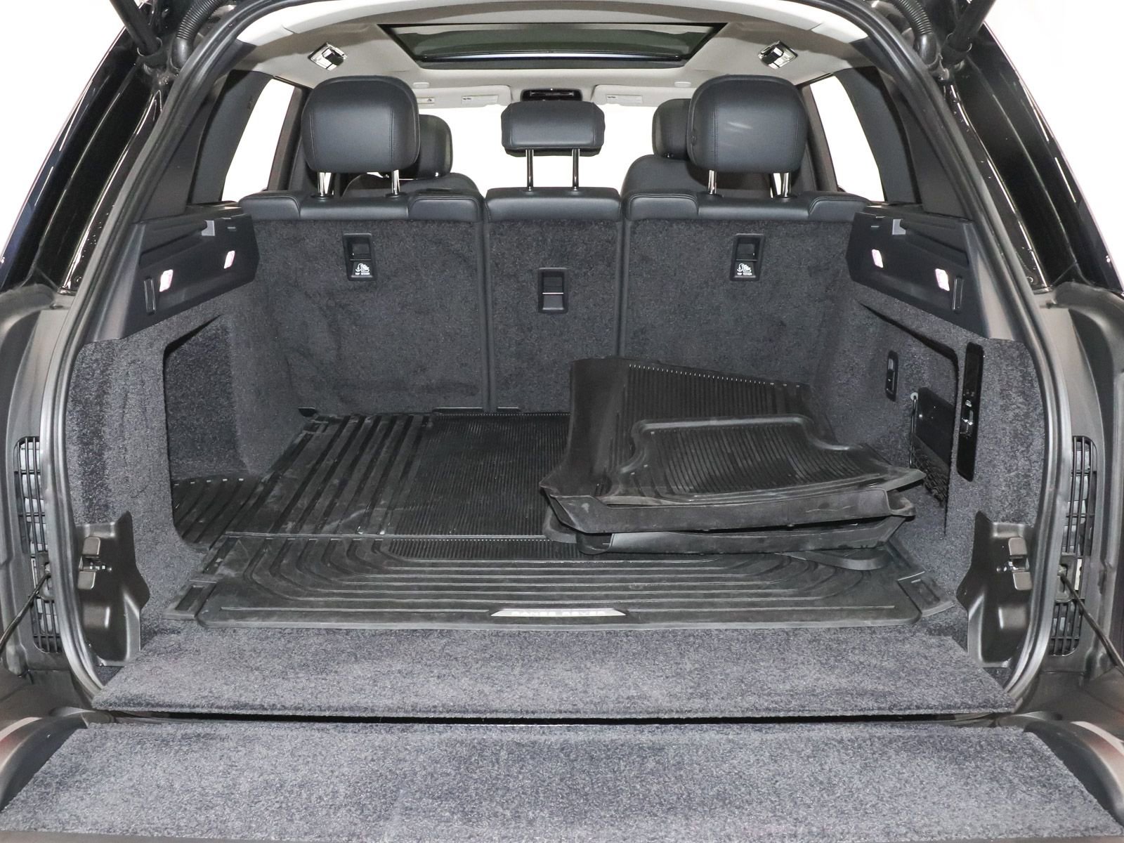 Used 2023 Land Rover Range Rover SE image 46