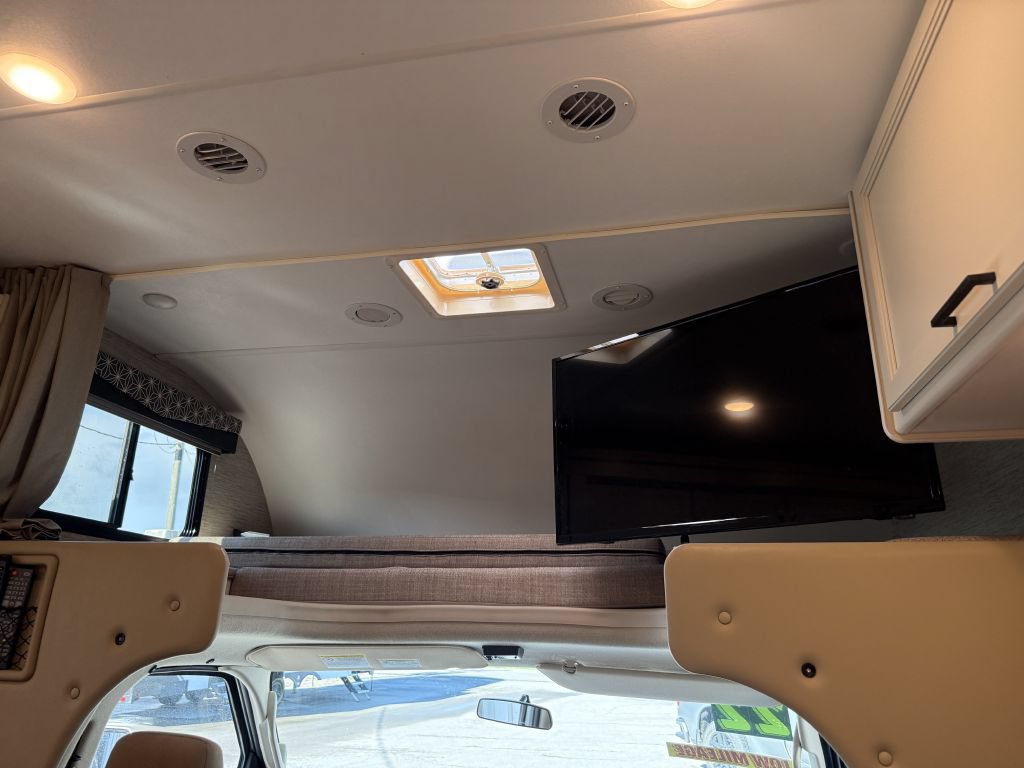 Used 2022 Ford E-450 and Econoline 450 Super Duty w/ Motorhome Prep Package RWD image 42
