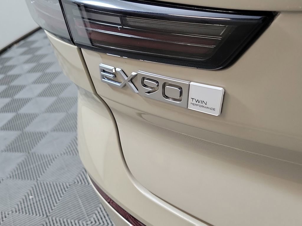 Certified 2025 Volvo EX90 Ultra AWD/4WD image 6