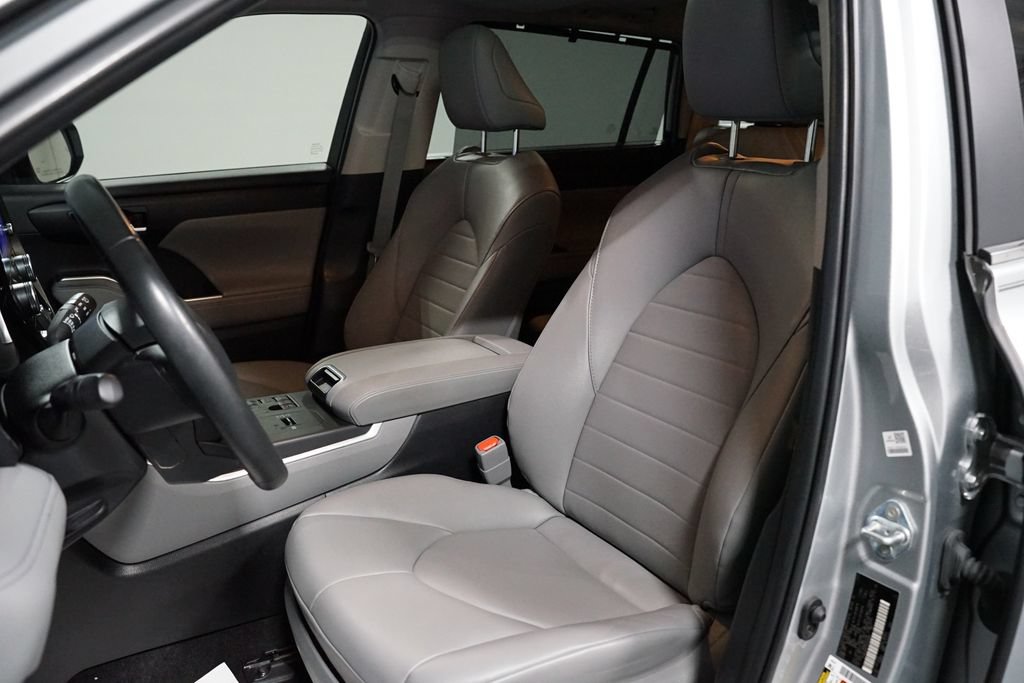 Certified 2024 Toyota Highlander XLE FWD image 27