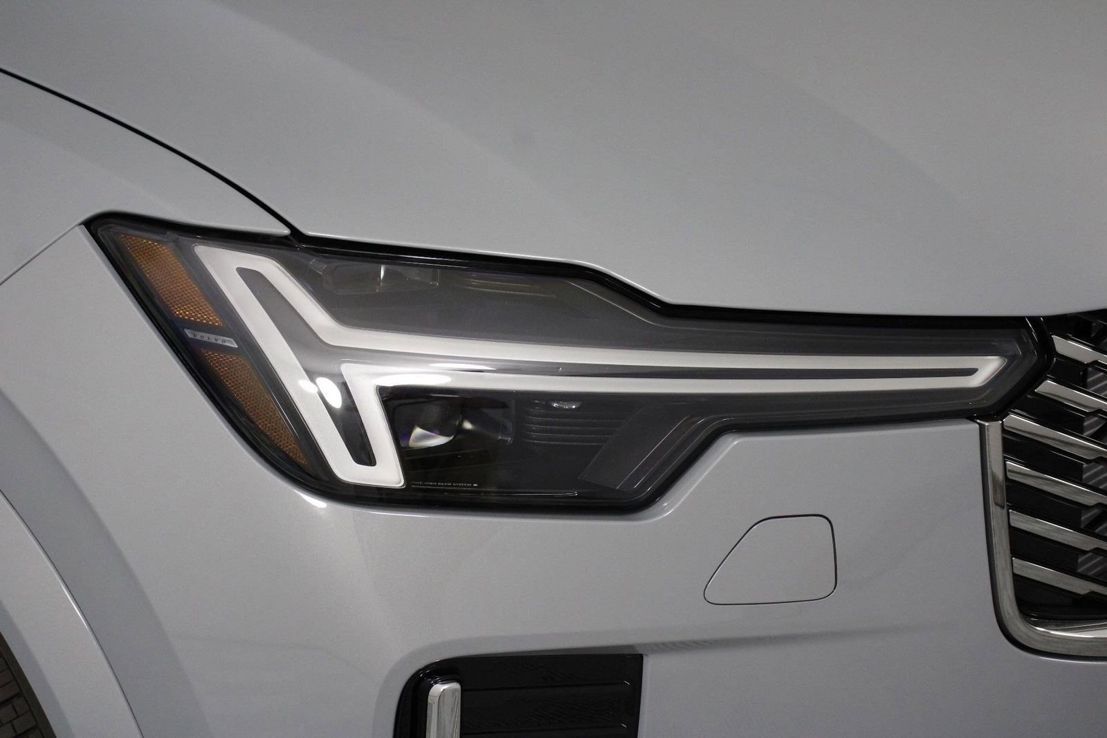 New 2026 Volvo XC90 T8 Plus w/ Protection Package Premier image 14