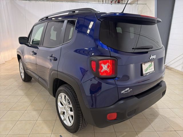 Used 2017 Jeep Renegade Latitude AWD/4WD image 3