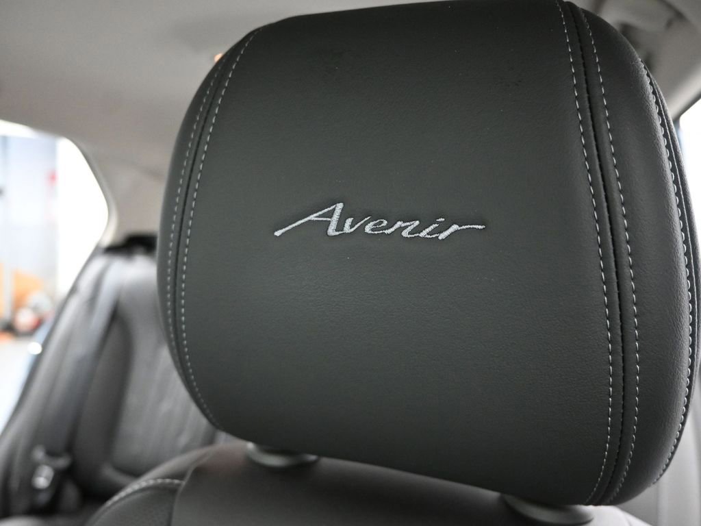 Used 2024 Buick Encore GX Avenir w/ Avenir Convenience Package FWD image 11