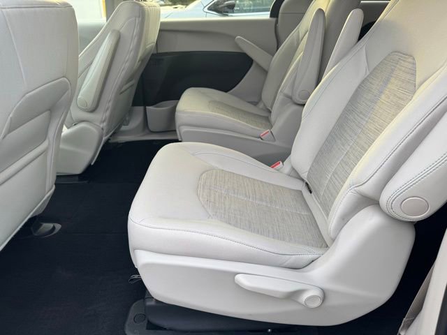 Used 2019 Chrysler Pacifica Touring Plus image 6