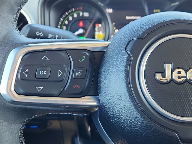 Used 2025 Jeep Wrangler Unlimited Sahara AWD/4WD image 38