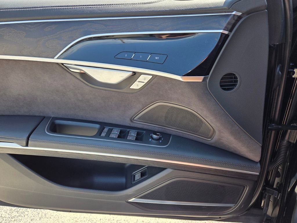 Used 2023 Audi A8 L 3.0T image 24