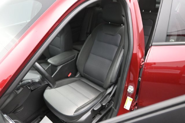 Used 2024 Chevrolet Trax LT w/ Sunroof Package FWD image 11
