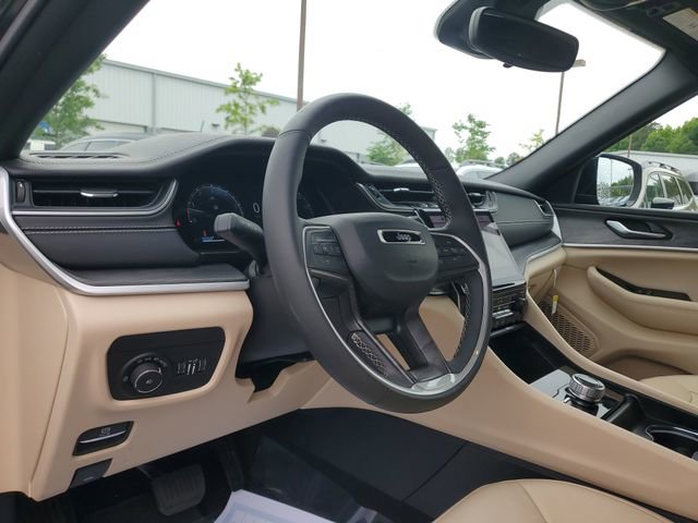 Certified 2024 Jeep Grand Cherokee L Limited AWD/4WD image 23