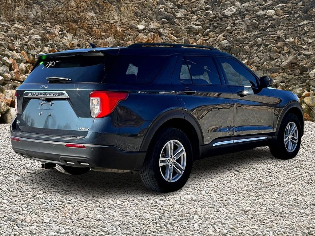 Used 2023 Ford Explorer XLT image 2