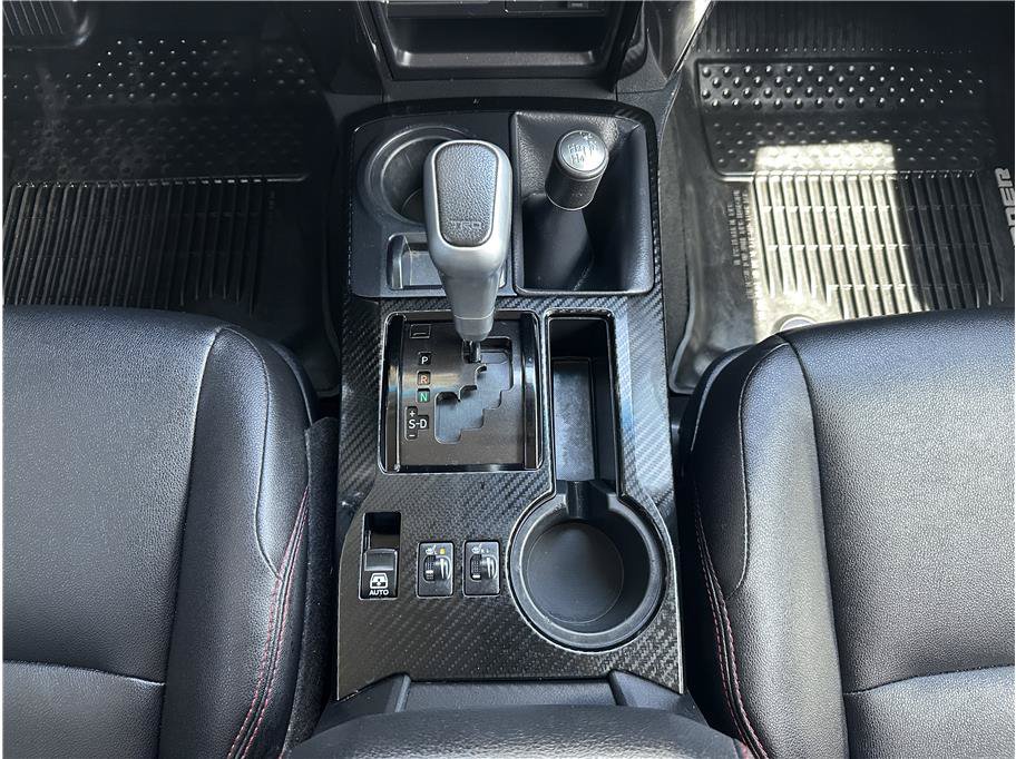 Used 2018 Toyota 4Runner TRD Off-Road Premium AWD/4WD image 27