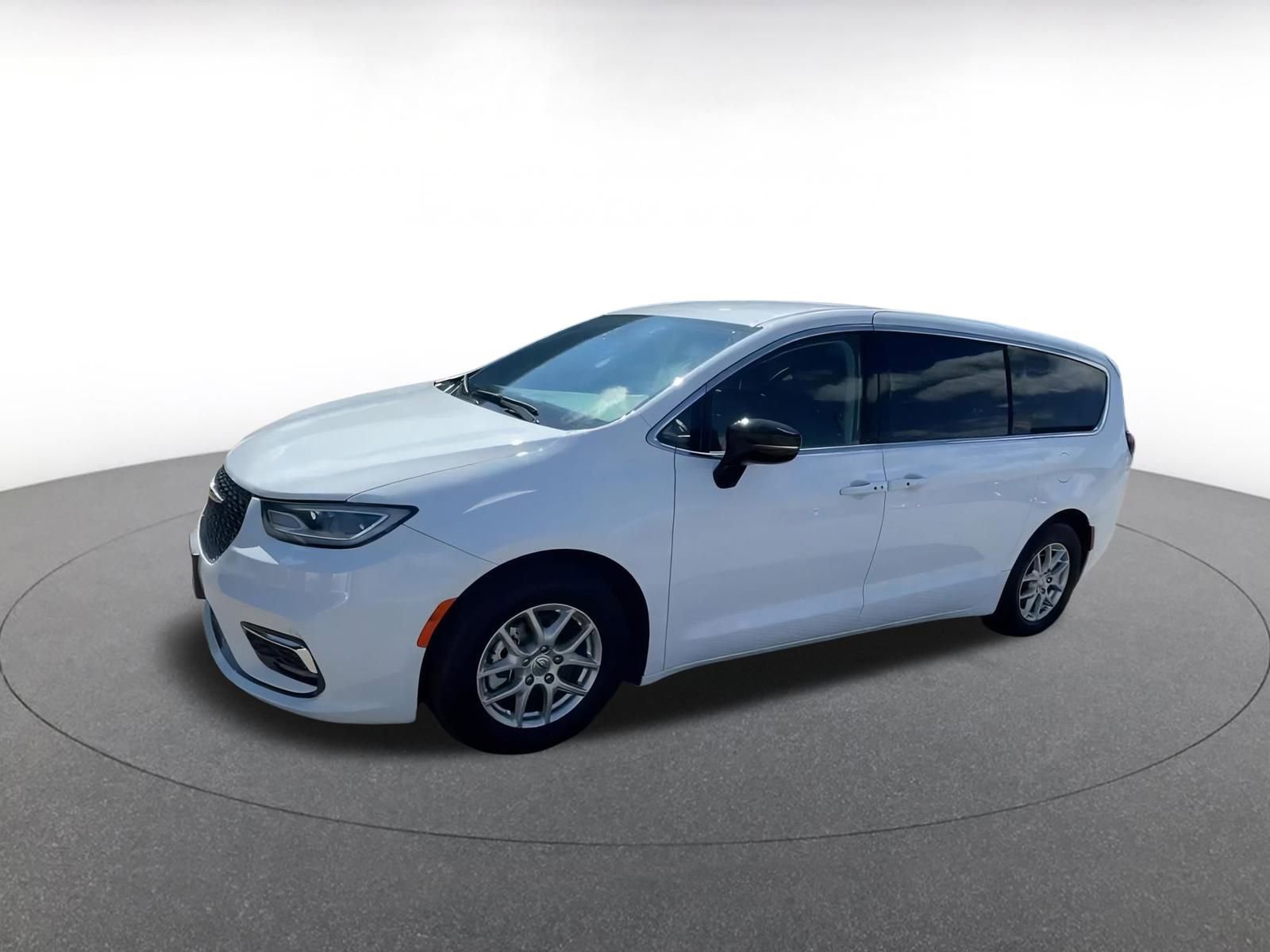 Used 2024 Chrysler Pacifica Touring-L image 8