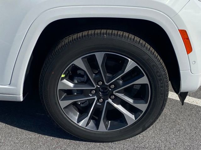 New 2025 Jeep Grand Cherokee L Overland w/ Trailer Tow Package image 10